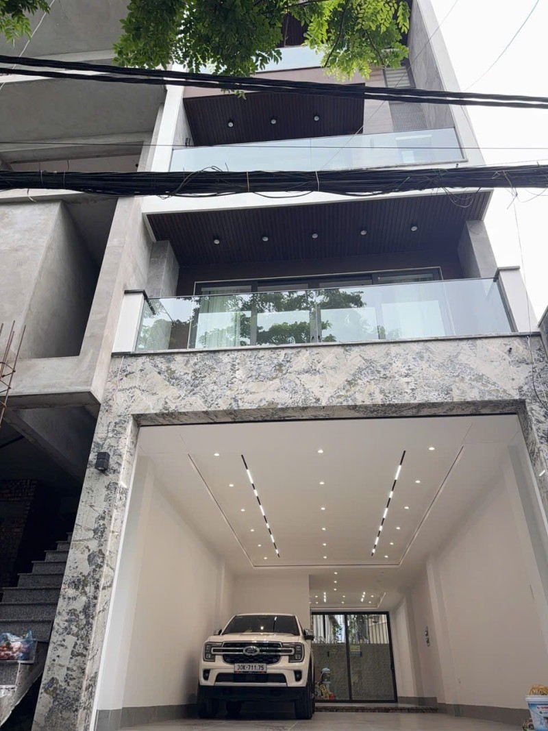 Bán nhà Phố Trạm,Long Biên 8 tầng,100m,mt5.3m oto tránh nhỉnh 26 tỷ - Ảnh chính